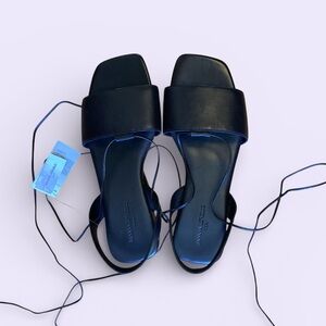 NWT Banana Republic, Sandals, Flat, size 6, fit bigger.